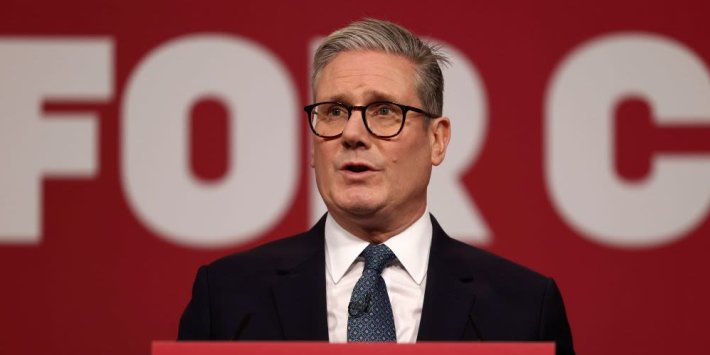 Keir Starmer Mengatakan Enam Pencapaiannya Akan Membuat Para Pemilih 'Menahan Kaki Kami Pada Api'